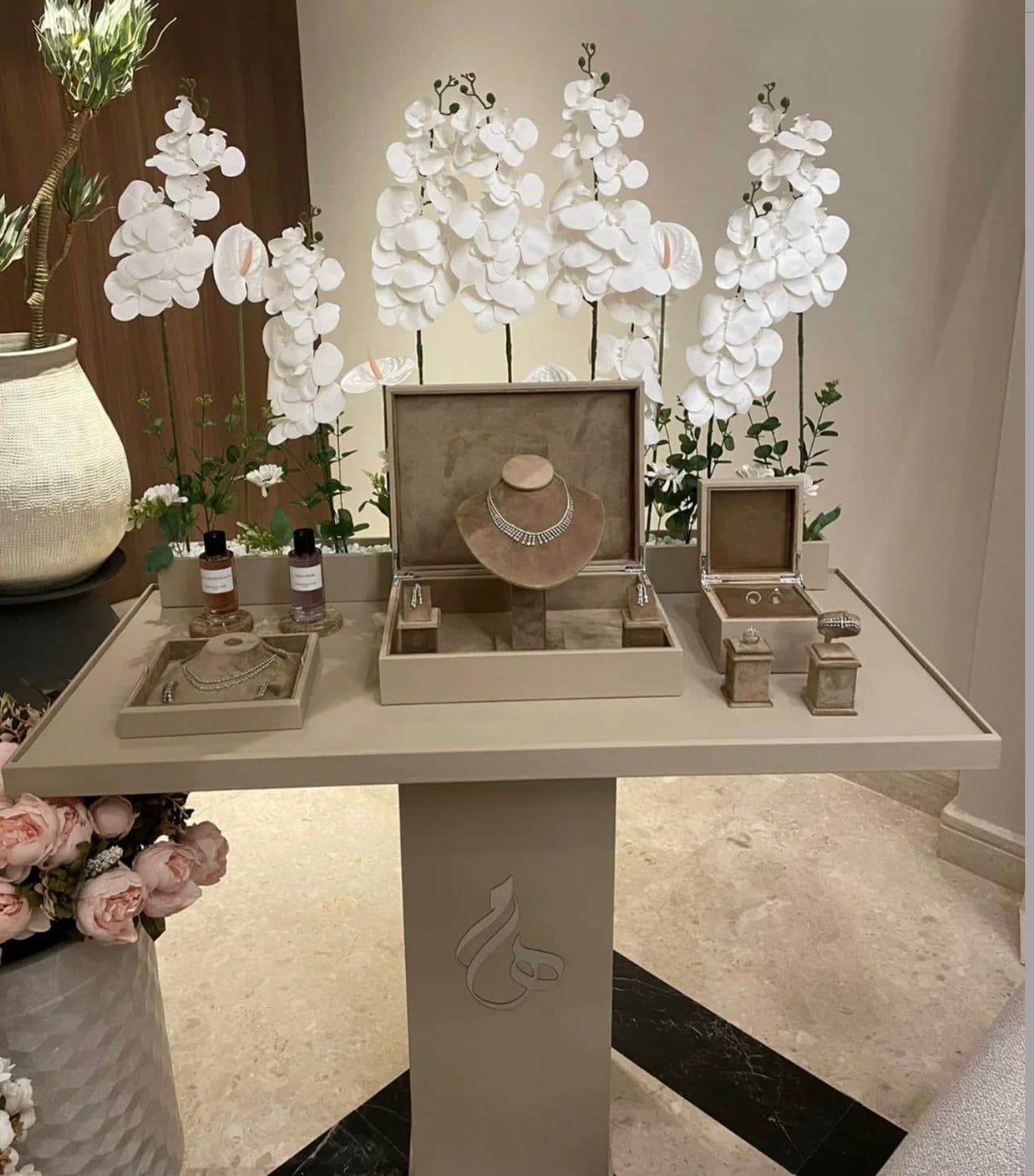 شبكات زواجات وعرايس - نموذج 1